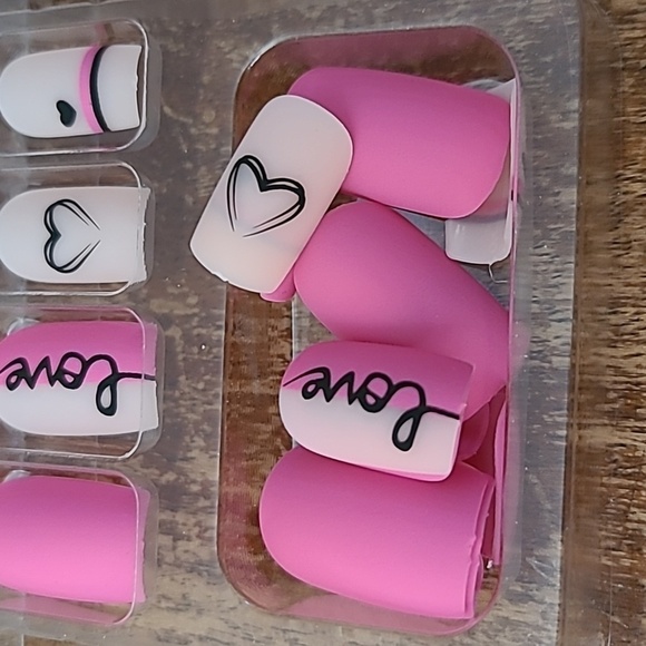 2/$16 Hearts Matte Press On Nails - Picture 7 of 10